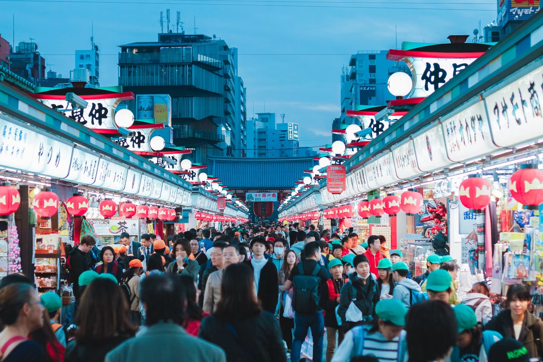 浅草・仲見世通りの商店街。2019年公開の資料写真